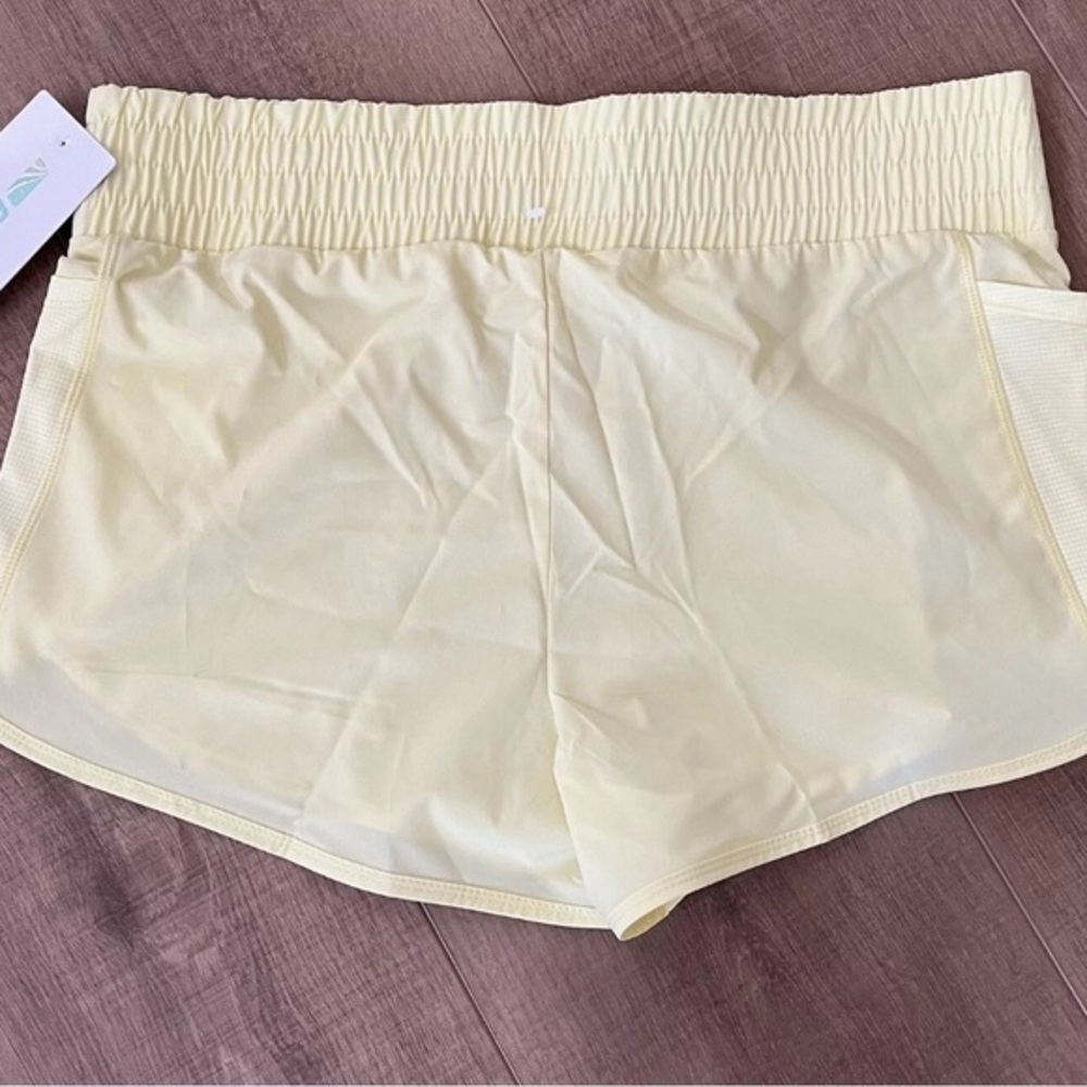 Marika Wax Yellow‎ Shorts Large Side Seam Pocket Silky Finish Elastic Waist NWT - Picture 4 of 11